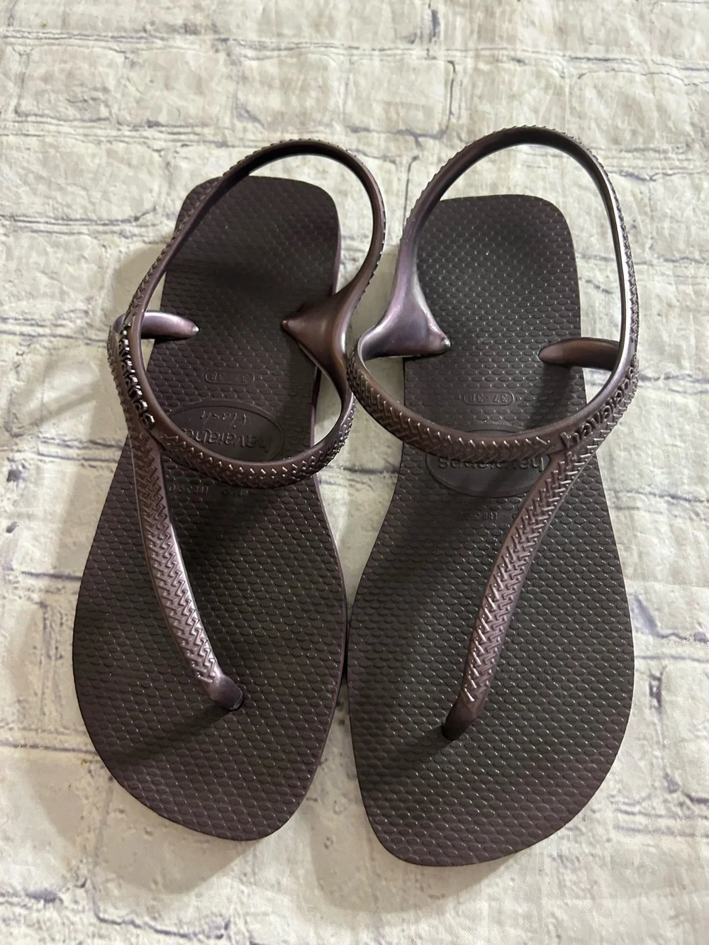 HAVAIANAS HINT OF PURPLE THONG TOE RUBBER SANDALS WOMENS SIZE 8